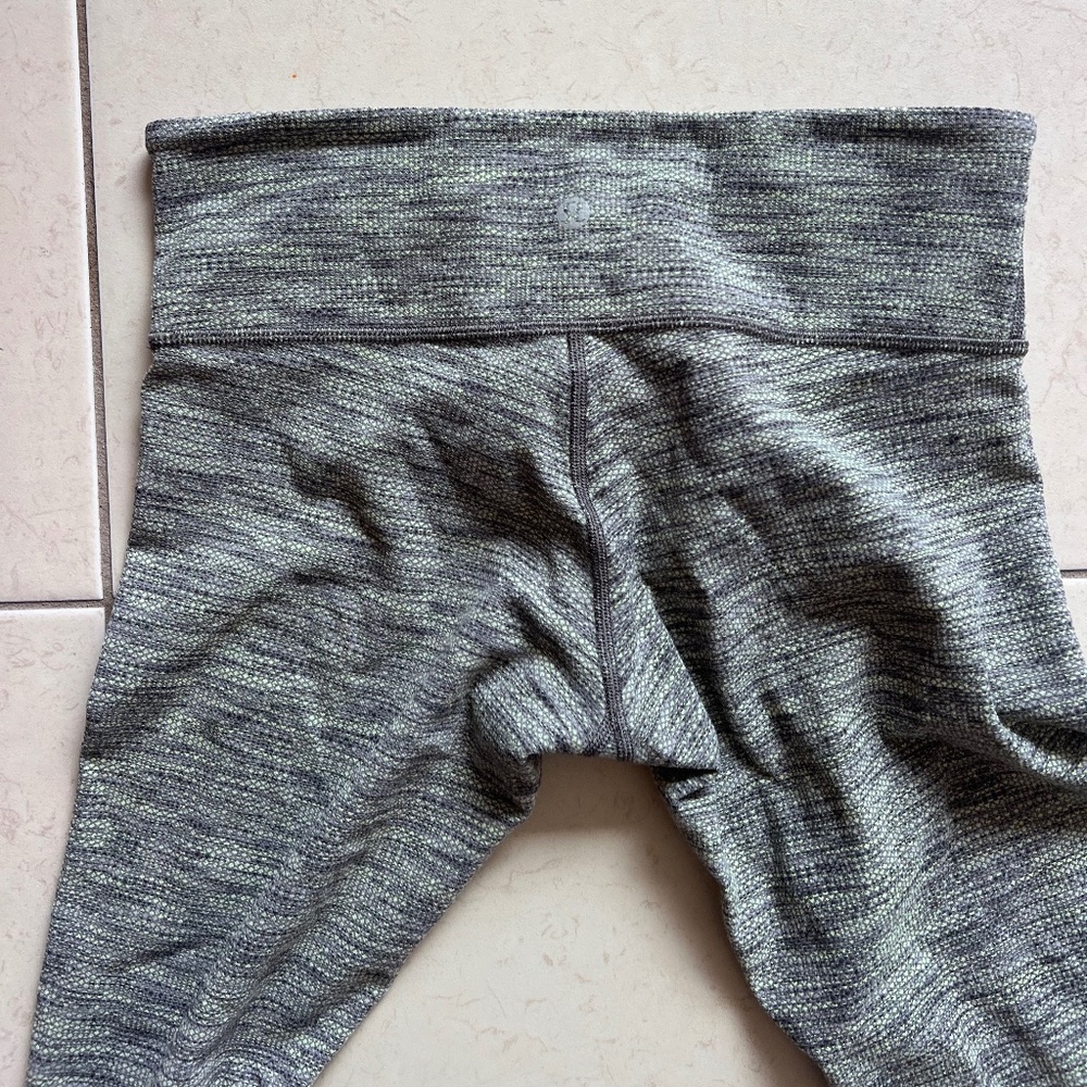 Lululemon Leggings 7/8 or capri length Yellow and green size 6